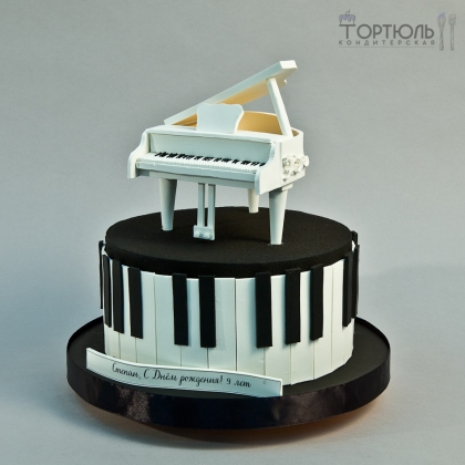 Торт с роялем