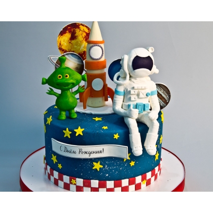 Торт с ракетой и космонавтом