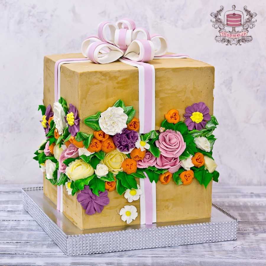 Коробка для тортов производитель. Торт коробка с цветами. Коробка для торта. Торт коробочка с цветами. Торт коробка с цветами с крышкой.