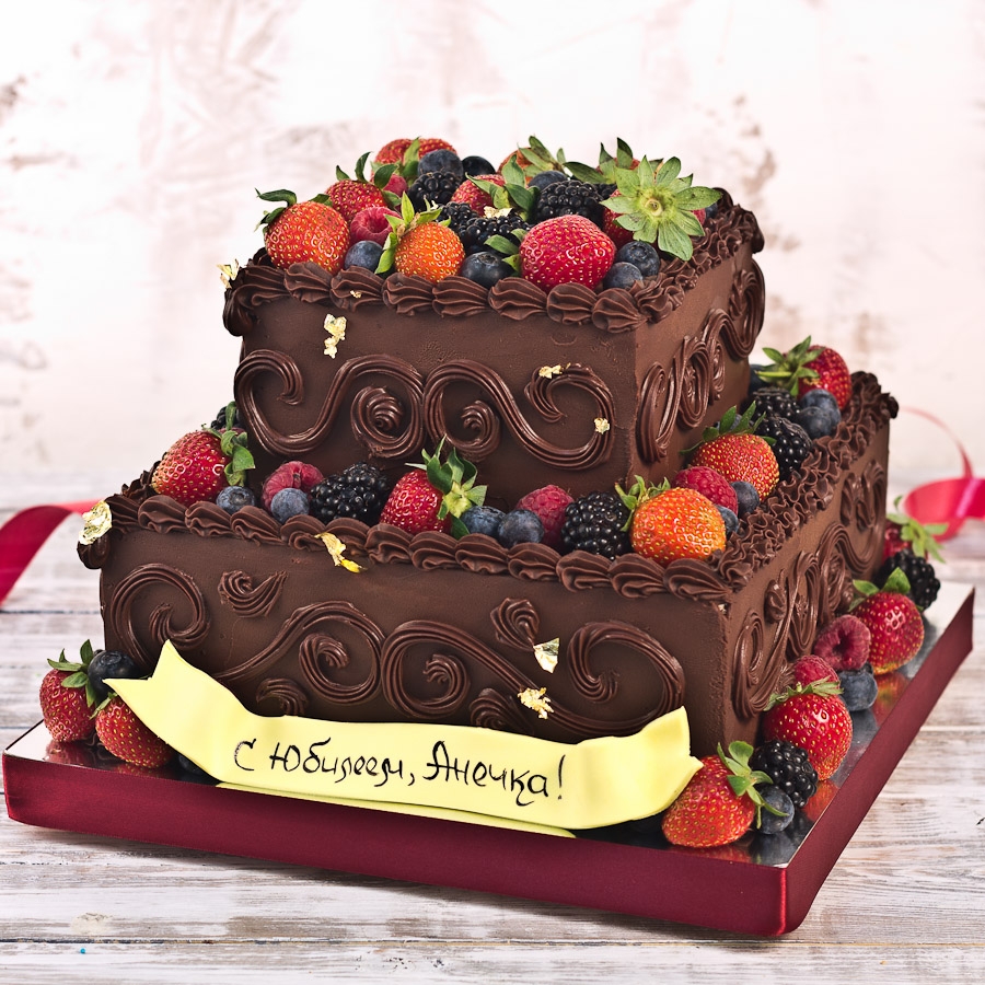 Какой торт можно купить. Тортик с днем рождения. Красивые торты на день рождения. Торт на юбилей. Торт на день рождения без мастики.
