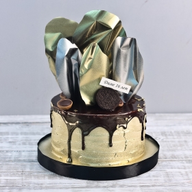 Торт с шоколадными парусами